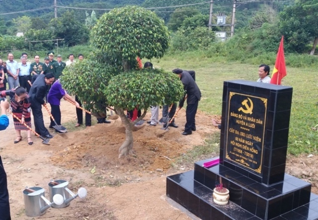 lễ trồng cây Đa (I Ri) tại Làng A Đeeng, xã Bắc Sơn 